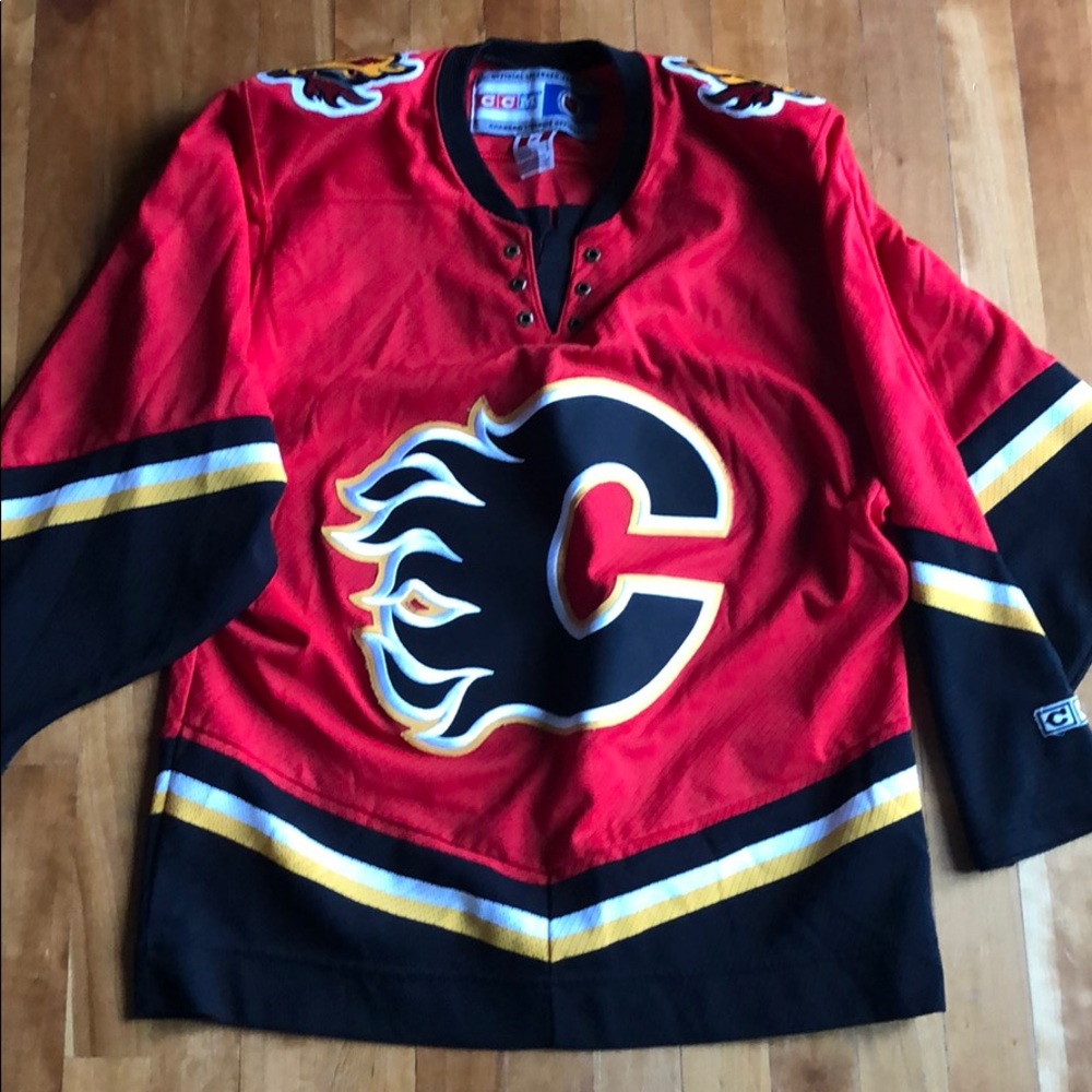 Calgary Flames hockey jersey size adult small